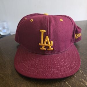 New Era 59FIFTY LA Dodgers Fitted
Size 7 3/4 USC Colorway